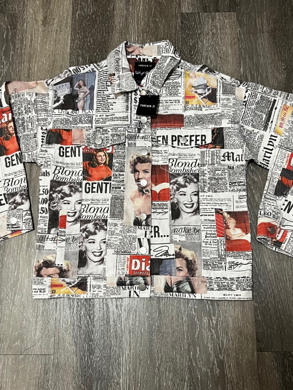 NWT Forever 21 Marilyn Monroe Denim Newspaper Print Button Up Jacket Women Small